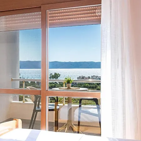Radhima Res 18 - Apt, Sea View, Kitchen * Vlorë
