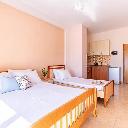 Radhima Res 18 - Apt, Sea View, Kitchen 公寓