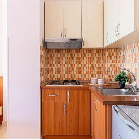 Radhima Res 18 - Apt, Sea View, Kitchen *